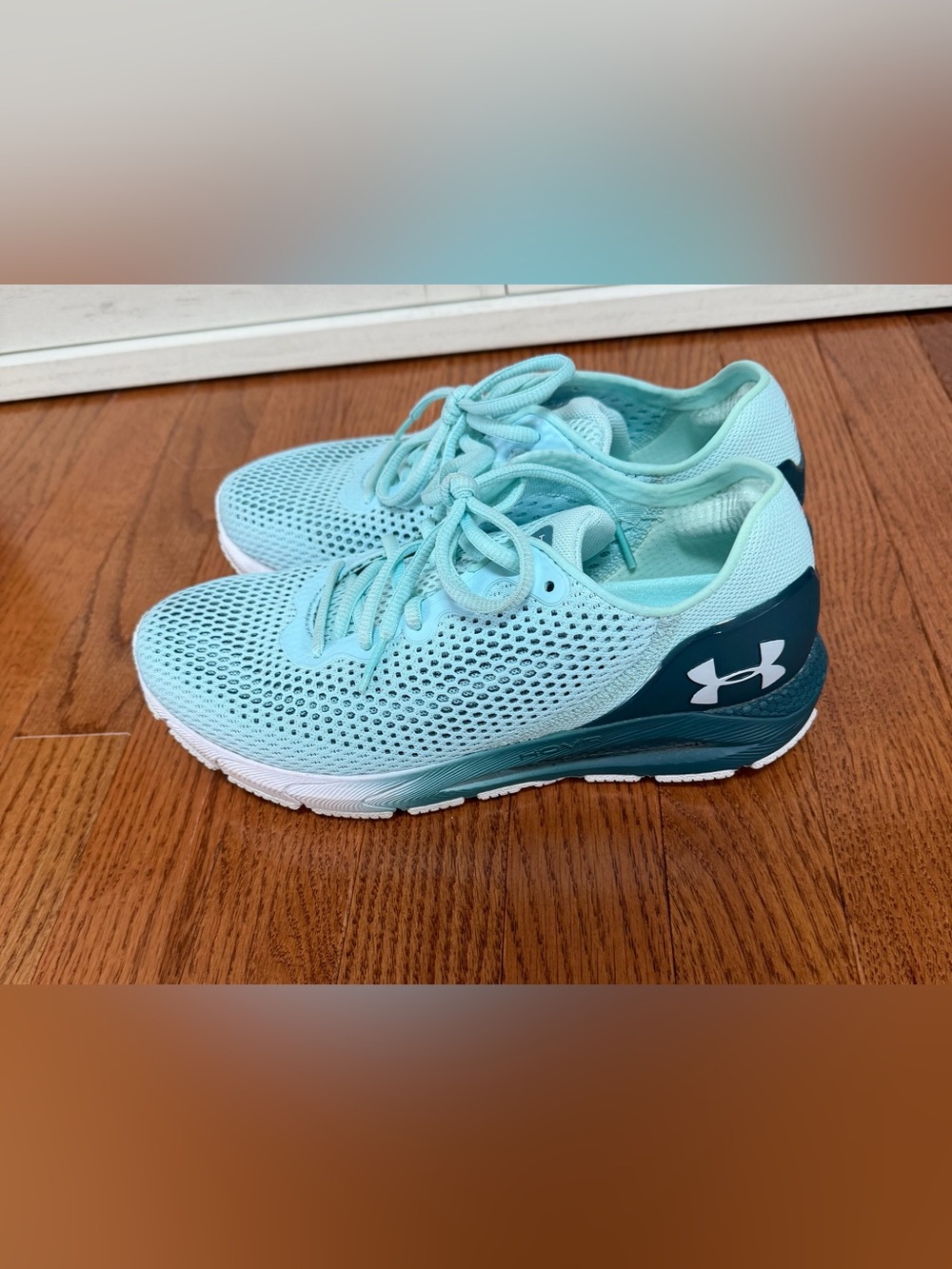 Under Armour Women's Size 9 Hovr Sonic 4 Bluetooth Sneakers